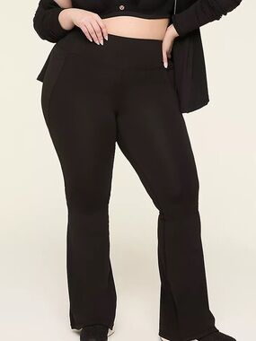 NWT LIVI Soft Flare Legging size 30/32